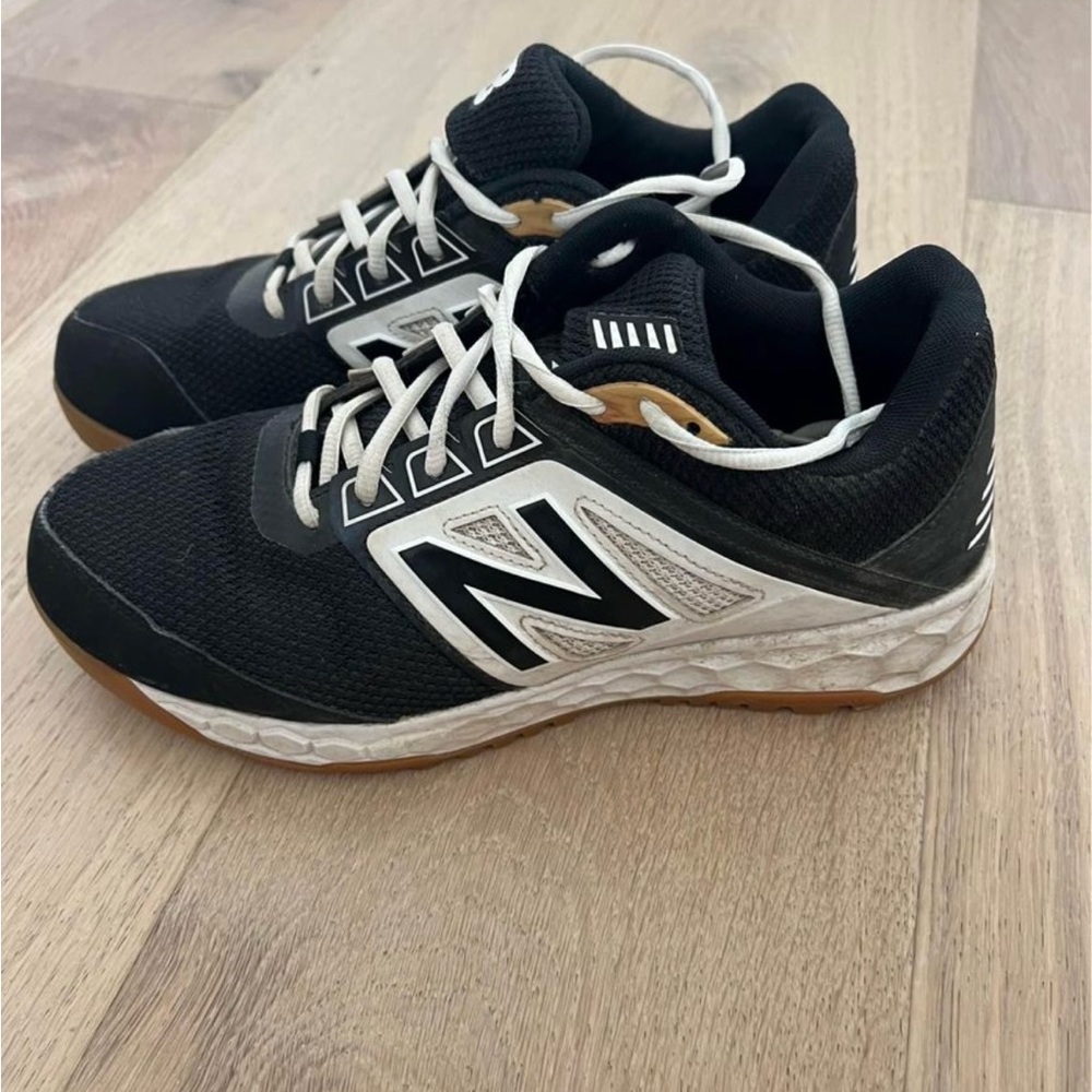 New Balance Men’s fresh foam 3000 turf baseball shoes. Size 8.5